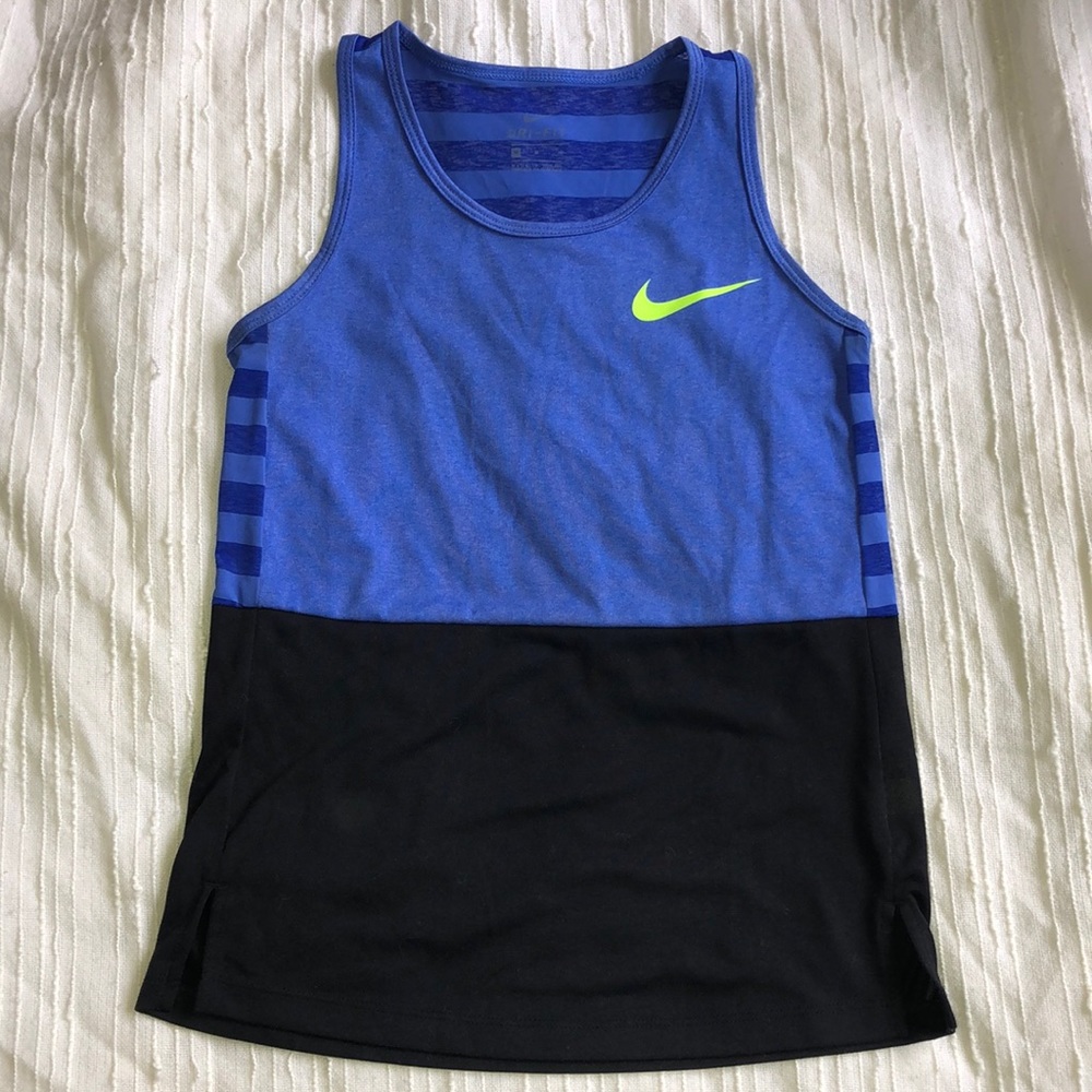 NEW. NIKE DRI-FIT Girls tank top. Medium.